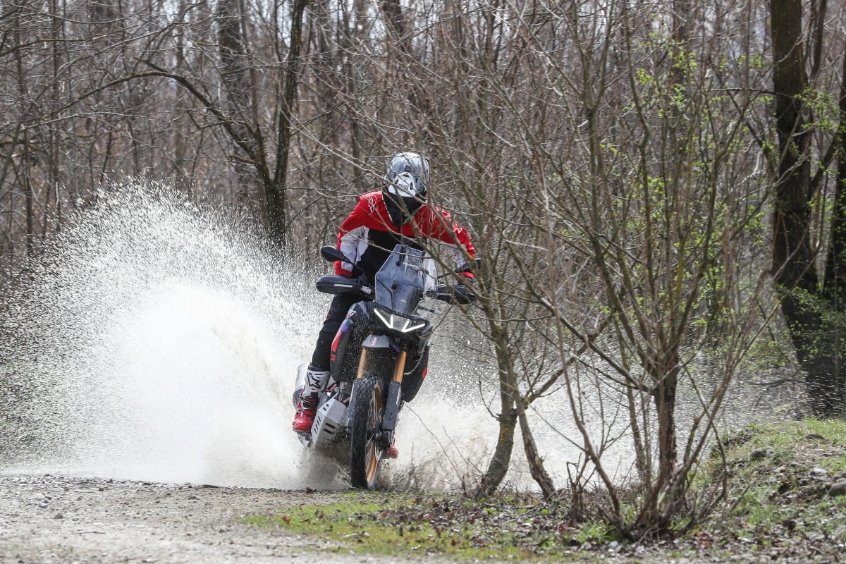 Aprilia Tuareg Rally 660: il ritorno di una leggenda, più cattiva e pronta al deserto +VIDEO+